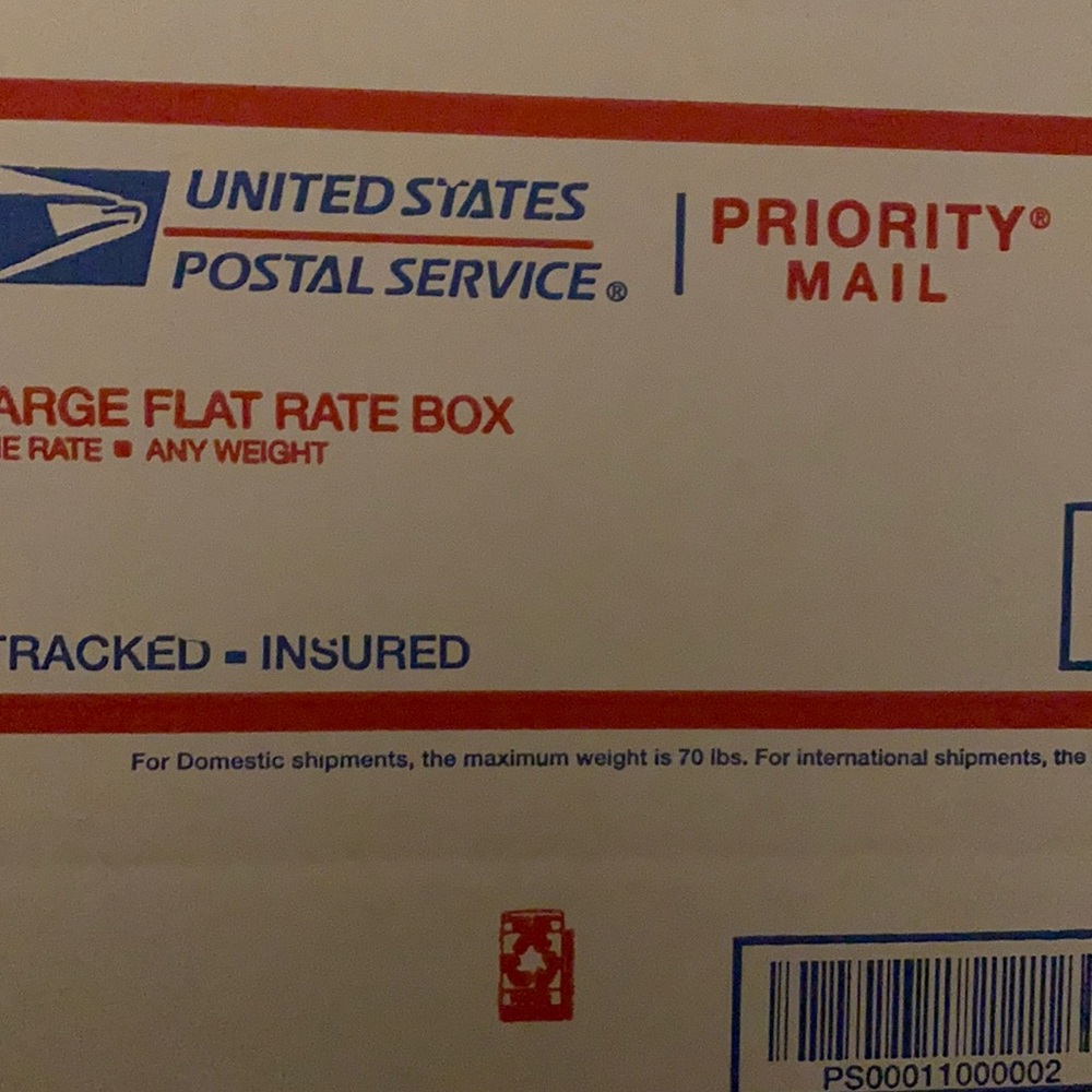 Hello! Need to go! Buy anything get items free in your box! Make offer!